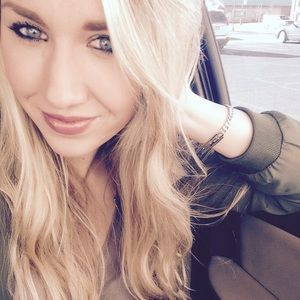 Meet your Posher, Leslie